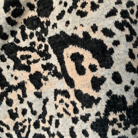 Topshop Zip-Front Patterned Skirt - Picture 2 of 3